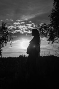 Zwangerschapshoot zonsondergang Heide Leesten- Fotograaf Tilburg- JJ Love Fotografie