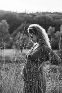 Zwangerschapshoot zonsondergang Heide Leesten- Fotograaf Tilburg- JJ Love Fotografie