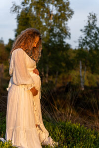 Zwangerschapshoot zonsondergang Heide Leesten- Fotograaf Tilburg- JJ Love Fotografie