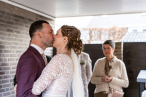 Trouwen in kerstsferen bij kasteel Maurick Vugt- JJ Love Fotografe- Trouwfotograaf Tilburg