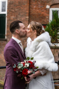 Trouwen in kerstsferen bij kasteel Maurick Vugt- JJ Love Fotografe- Trouwfotograaf Tilburg