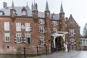 Trouwen in kerstsferen bij kasteel Maurick Vugt- JJ Love Fotografe- Trouwfotograaf Tilburg