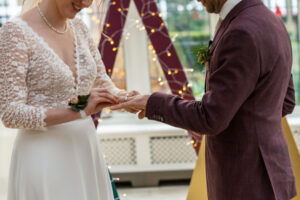Trouwen in kerstsferen bij kasteel Maurick Vugt- JJ Love Fotografe- Trouwfotograaf Tilburg