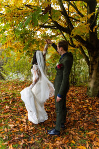 Trouwen in de herfst bij de Heische Hoeve in Loosbroek- Trouwfotograaf Tilburg- JJ Love Fotografie