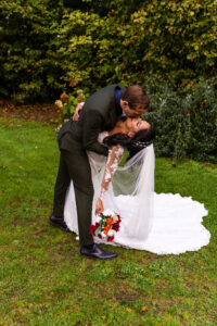 Trouwen in de herfst bij de Heische Hoeve in Loosbroek- Trouwfotograaf Tilburg- JJ Love Fotografie